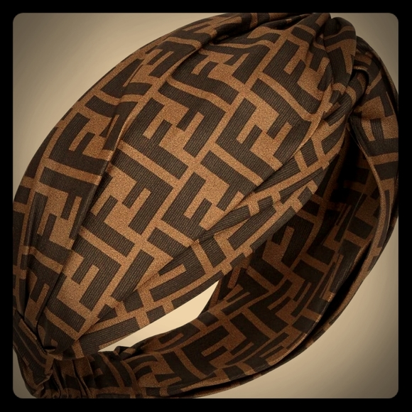 FENDI - Picture 2 of 6